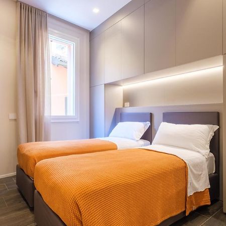 Golden Suite By Studio Vita Bolonia Exterior foto