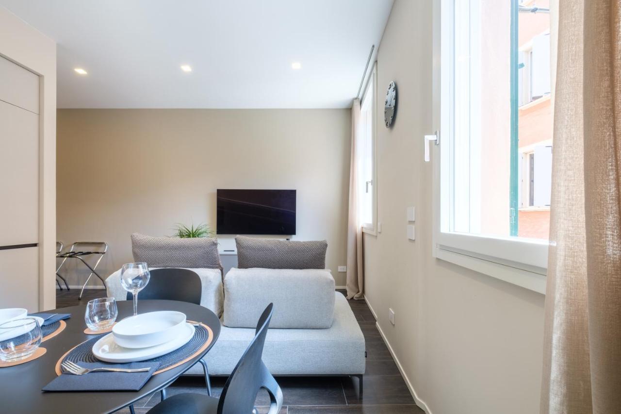 Golden Suite By Studio Vita Bolonia Exterior foto