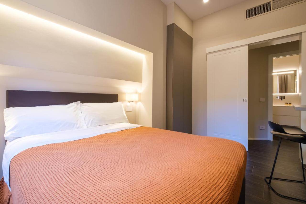 Golden Suite By Studio Vita Bolonia Exterior foto