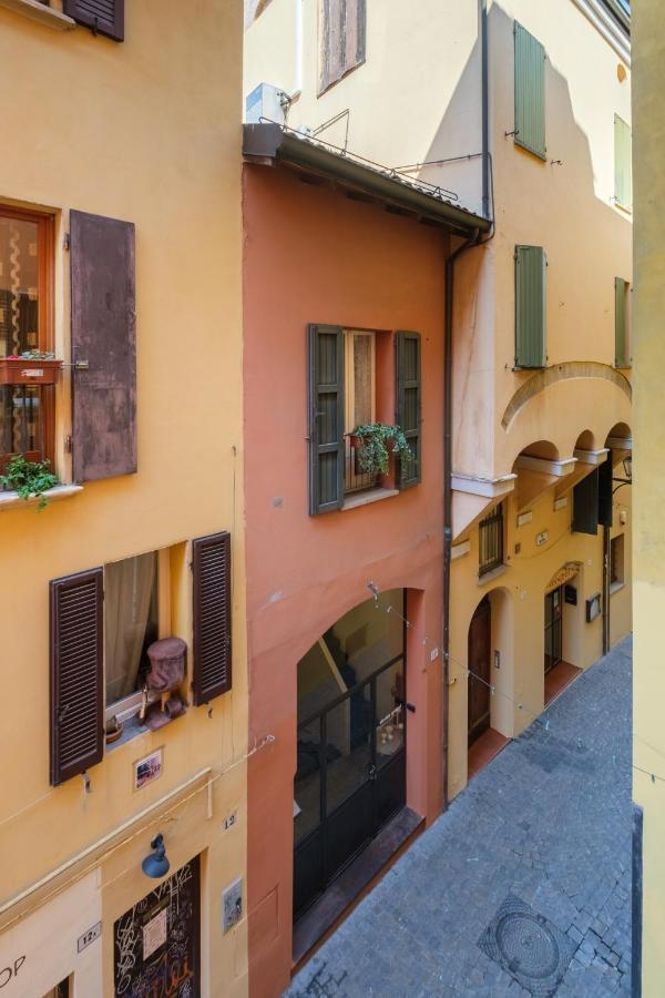 Golden Suite By Studio Vita Bolonia Exterior foto