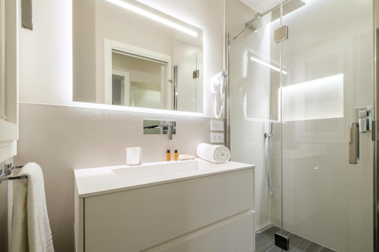 Golden Suite By Studio Vita Bolonia Exterior foto